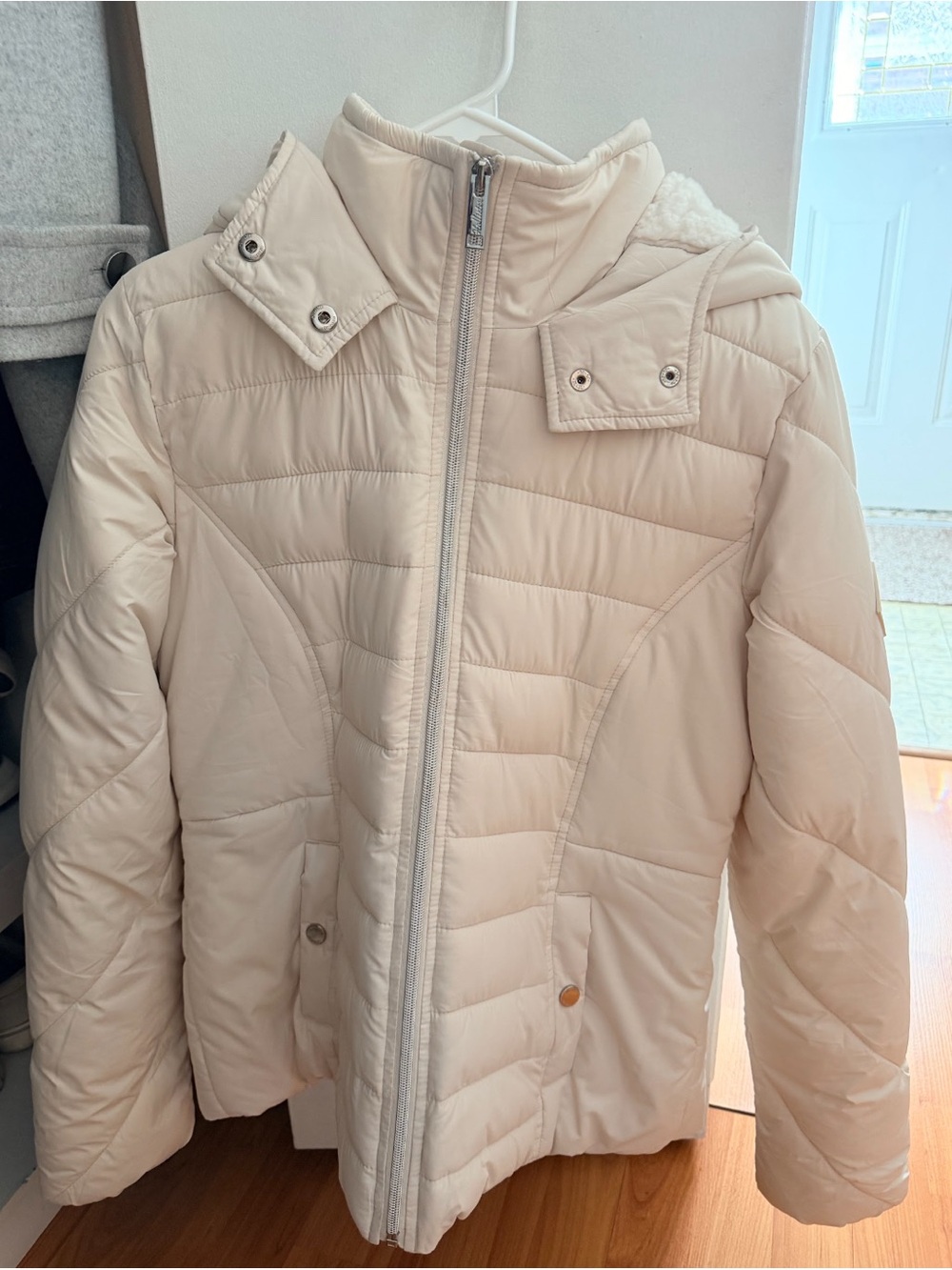 Hollister Women’s Cream Puffer Jacket - Lightweight Quilted Coat
